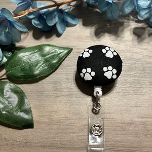 🐾🐶 Dog Paw Badge Reel